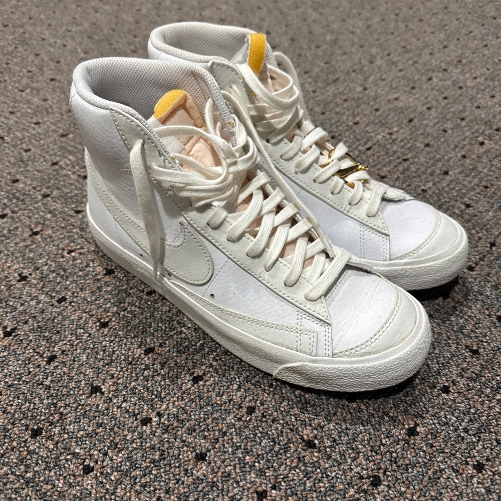 Nike Blazer Mid '77 "Bling" - White / Metallic Gold